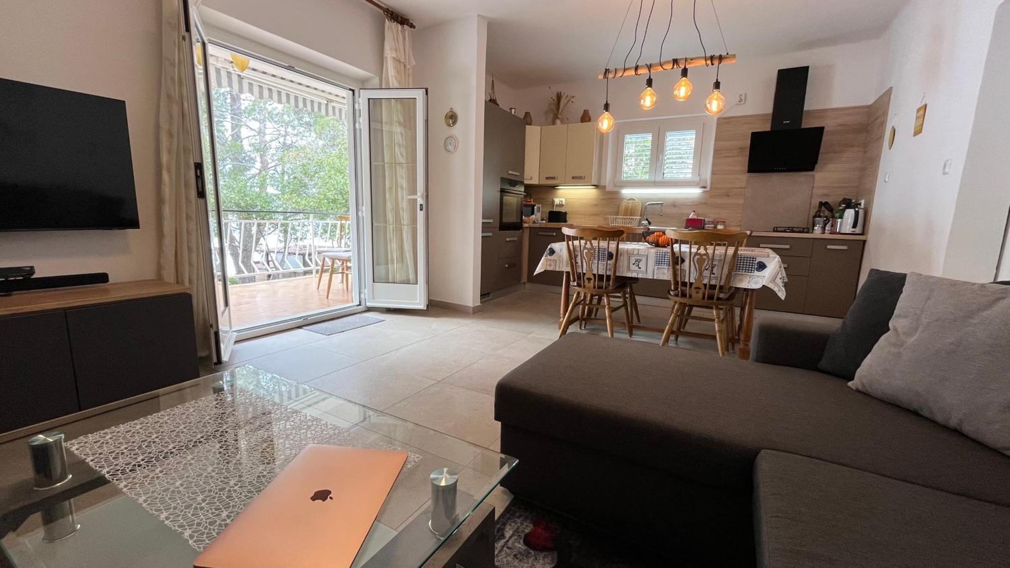 Appartamento Sidus Maris, Spacious Seaside With Free Parking Martinšćica