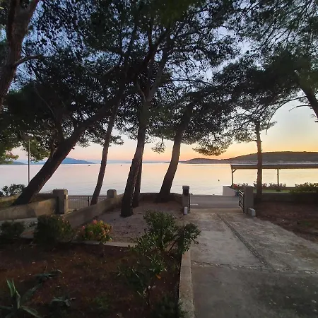 Sidus Maris, Spacious Seaside Apartment With Free Parking Martinscica  Exterior photo